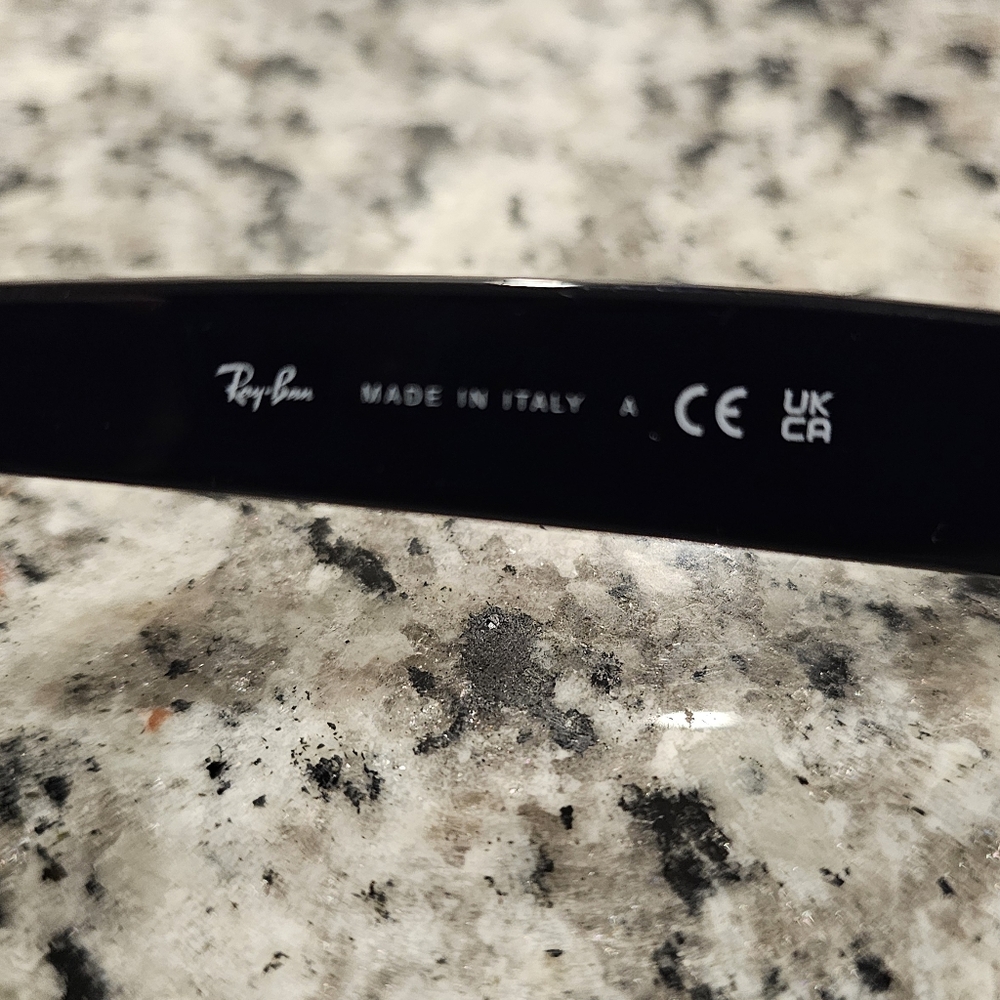 Ray-Ban Wayfarer Classic Sunglasses - Picture 4 of 5